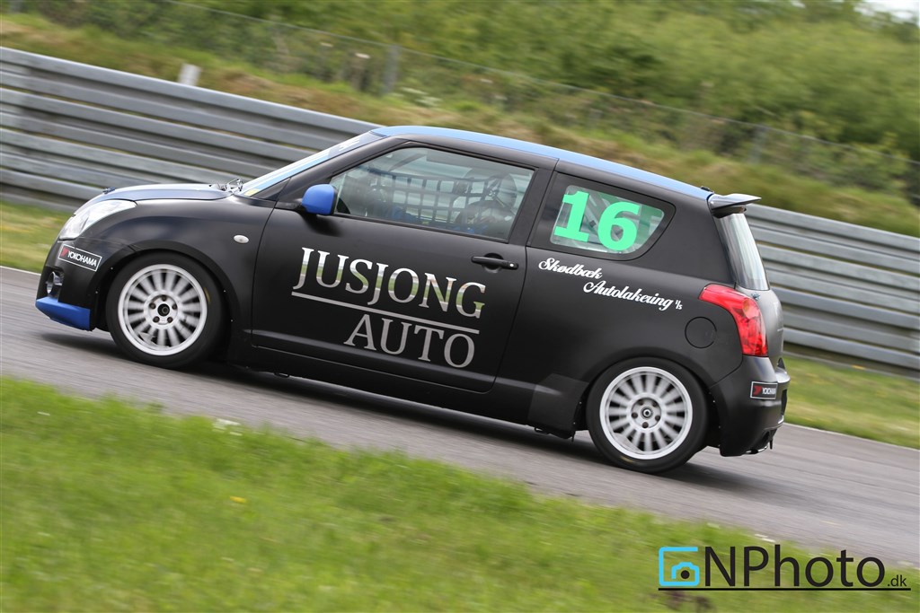 Steffan Jusjong og den sort/blå Suzuki Swift Sport havde en fantastisk weekend i Yokohama 1600 Challenge
(Foto: CNPhoto)